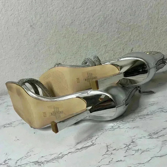 Guess Womens Lalali Embellished
Square Toe Strappy Sandals 9.5M - Picture 11 of 14
